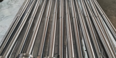 Tije cu piston